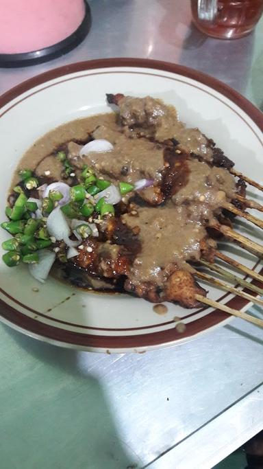 SATE AYAM GOYANG LIDAH PAK AGUNG