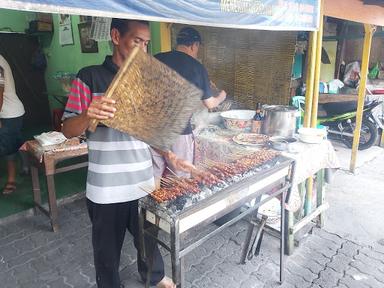 SATE AYAM GOYANG LIDAH PAK AGUNG