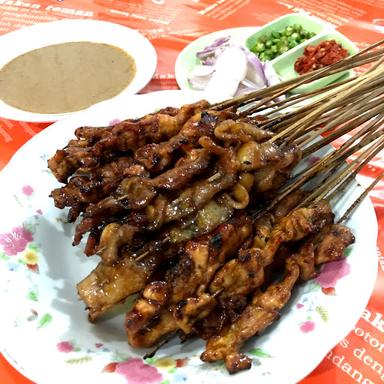 SATE AYAM PONOROGO PAK NO “MBAK LASTRI”