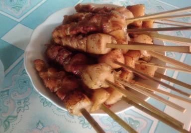 SATE BABI NY. GUNUNG