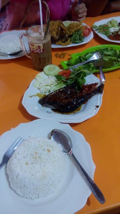 SEAFOOD & IKAN BAKAR SUKSES BAHAGIA