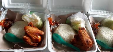 AYAM GORENG DAN SOP DAGING PAK YANTO