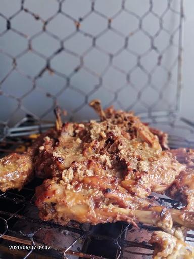 GUDEG PURWOSARI DAN AYAM PANGGANG KLATEN