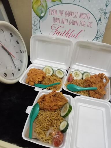 AYAM GEPREK DAN CEKER PAK SLAMET