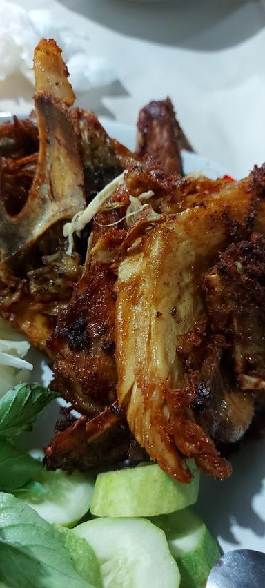 AYAM GORENG KAMPUNG NYOTO ROSO SMG