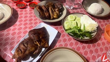 FOOD STALL AYAM GORENG MBAK SUHARTI