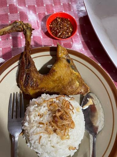 FOOD STALL AYAM GORENG MBAK SUHARTI