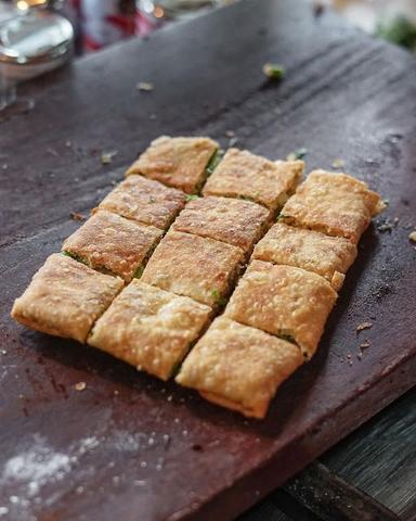 MARTABAK KUE BANDUNG BANG RONI