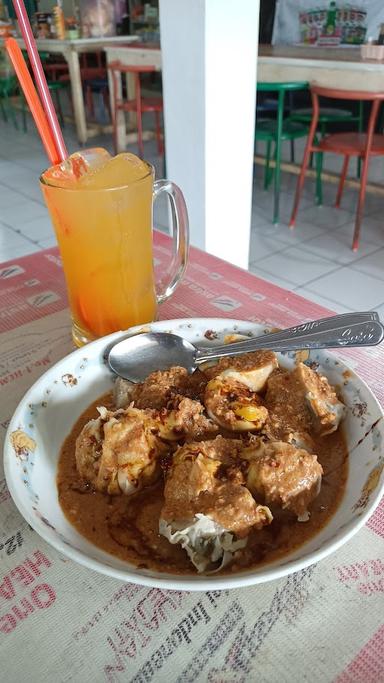 RUMAH MAKAN SIOMAY BANDUNG IBU MARLINA