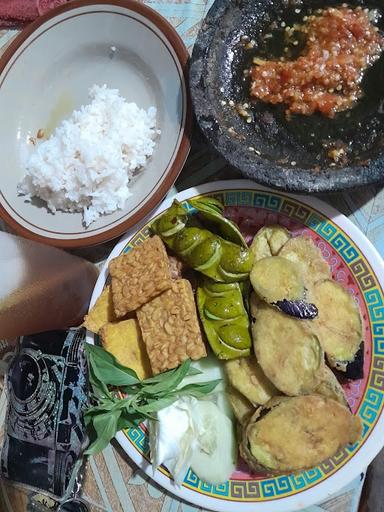 WARUNG SEBLAK DAN NASI GORENG DOA IBU