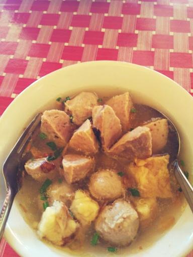 BAKSO & MIE AYAM LESTARI