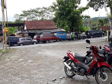 WARUNG MAKAN PANGKALAN KAYU