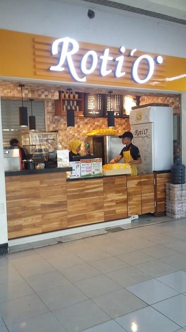 ROTI'O - STASIUN PASAR SENEN