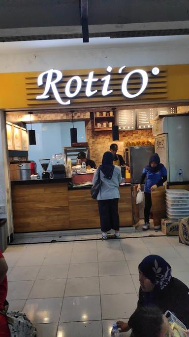 ROTI'O - STASIUN PASAR SENEN