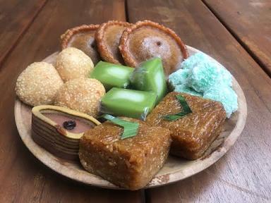 TOKO KUE ZHENNITA CAKE (KUE BASAH, KUE KERING, ANEKA BOLU, KUE ULANG TAHUN, JAJAN PASAR, DLL)