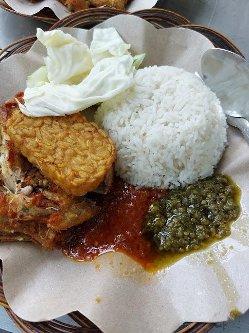 AYAM PENYET SAMBEL IJO