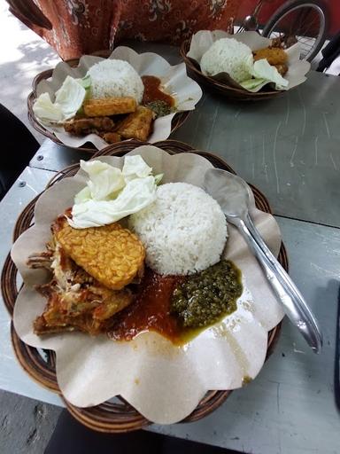 AYAM PENYET SAMBEL IJO