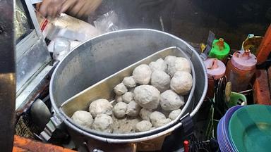 BAKSO URAT & BAKSO TELUR MALAM HARI