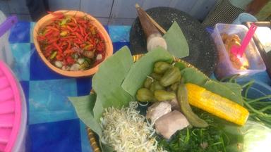 GADO GADO BU YOSI