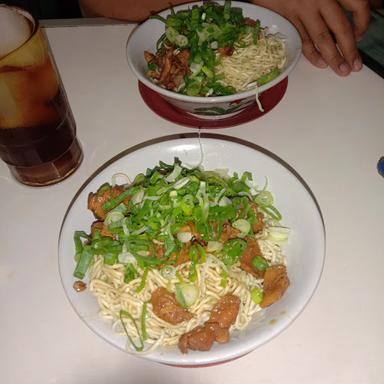 MIE AYAM KUSNAN