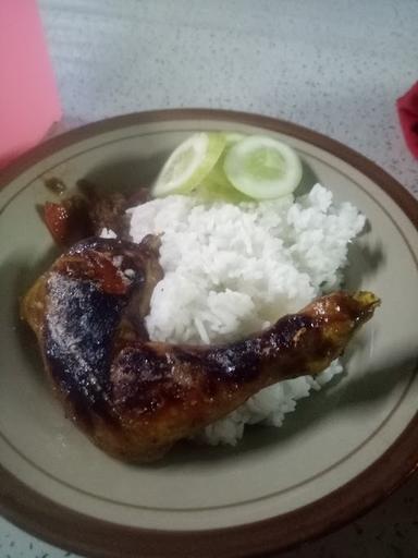 RM PECAK IKAN DAN AYAM KHAS SUNDA