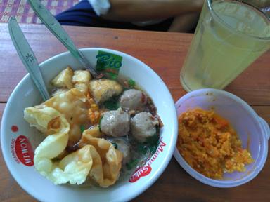 BAKSO AREMA ANDIEN & AINUN