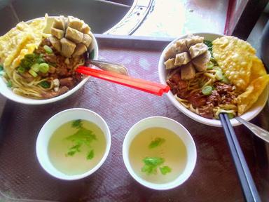 MIE AYAM BAKSO TU-MAN