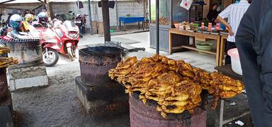 AYAM BAKAR BEDA RASA TEH IIS