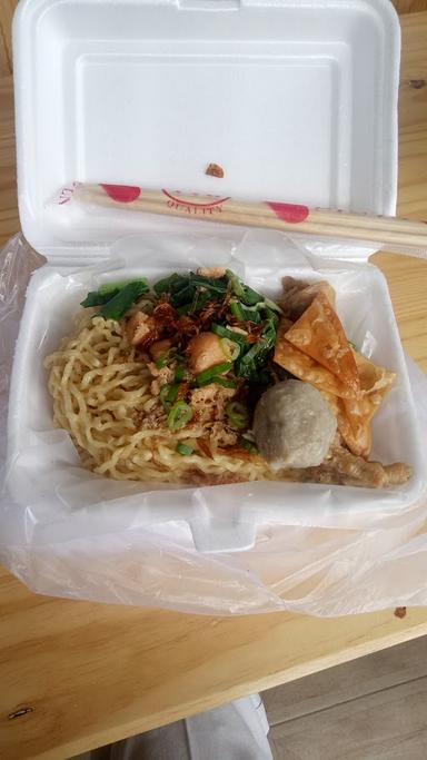 MIE AYAM BAKSO & CEKER BANG SANDI