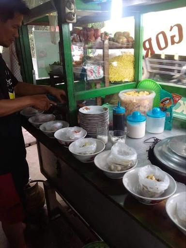 SOTO KHAS BOGOR IBU ENOK