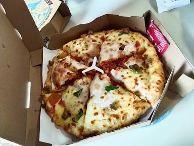 DOMINO'S PIZZA