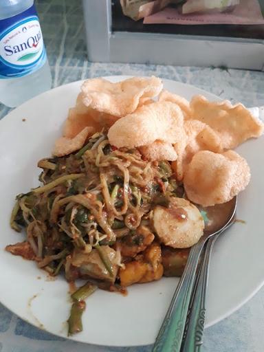 GADO GADO BU SURYO