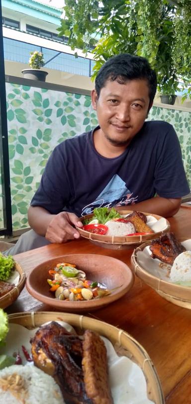 NASI LIWET ALA UWA