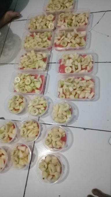 SALAD BUAH SARI