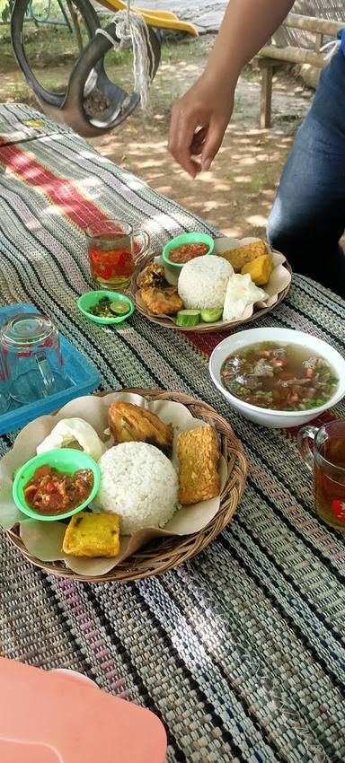 SAUNG POJOK DIVANA