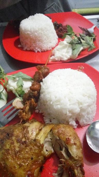 AYAM BAKAR PAK DI