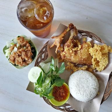 AYAM GORENG KREMES SOR PELEM