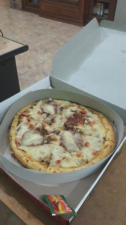 Photo's Savoury Pizza