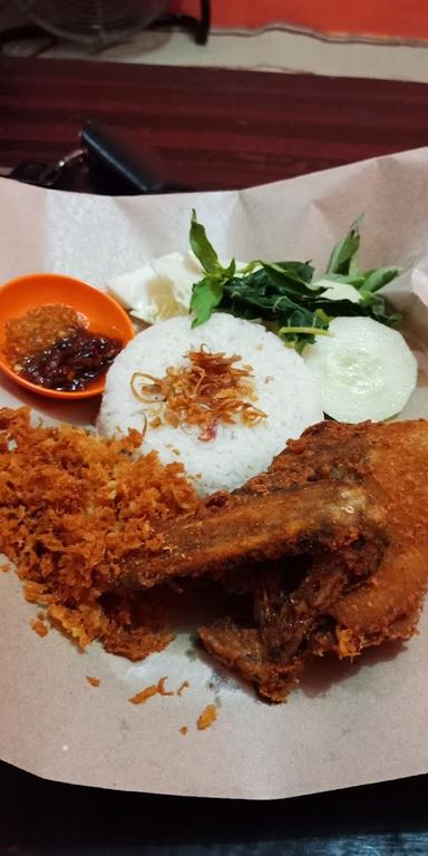 WARUNG NASI UDUK BU SUGI (DEPAN PASAR HARJODAKSINO/GEMBLEGAN)