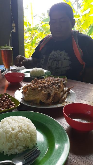 BETUTU AYAM KAMPUNG BU EKA