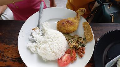 BETUTU AYAM KAMPUNG BU EKA