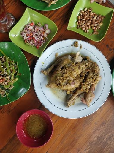 BETUTU AYAM KAMPUNG BU EKA