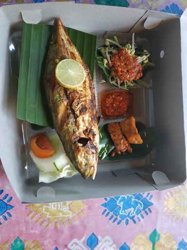 LESEHAN IKAN BAKAR RIANG