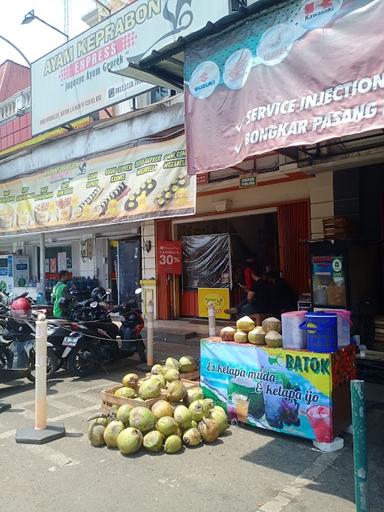 ES KELAPA MUDA & KLAPA IJO, BATOK BSD