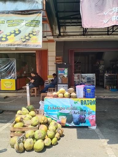 ES KELAPA MUDA & KLAPA IJO, BATOK BSD