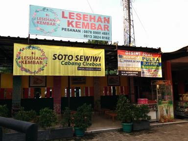 LESEHAN KEMBAR