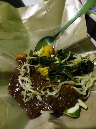 RUJAK CINGUR DAN BEBEK GORENG IBU SABRINA