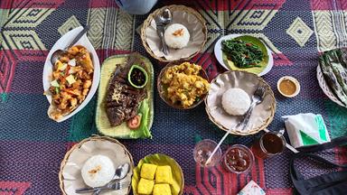 RUMAH MAKAN & PEMANCINGAN WARUNG BAMBU