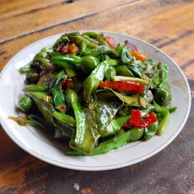 WARUNG NASI KAYU MANIS