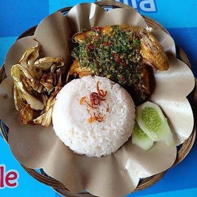 AYAM PENYET BUNDA ZIO